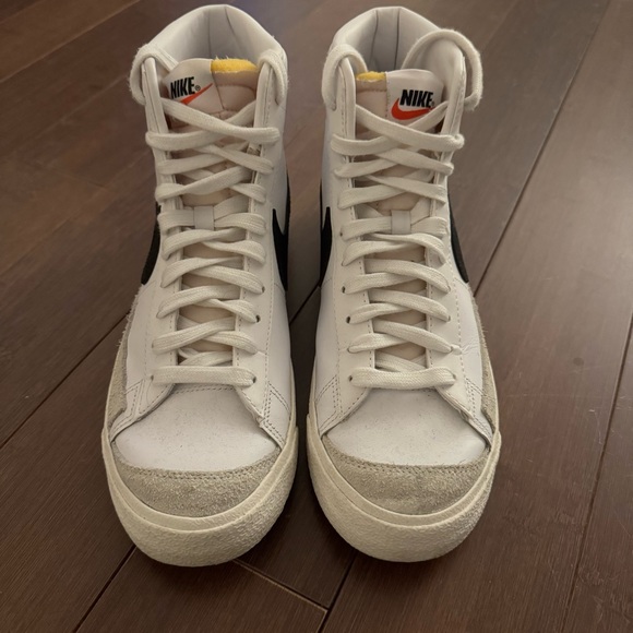 Nike Men’s Blazer Mid ‘77 Vintage High Top Sneakers - Picture 2 of 5